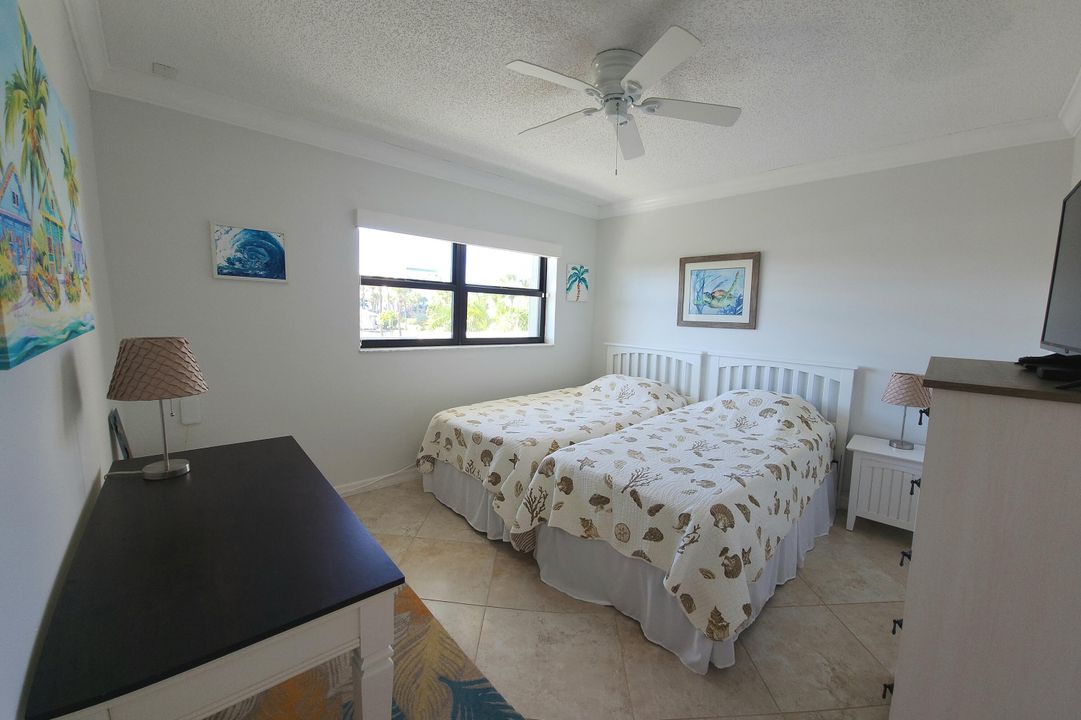 На продажу: $385,000 (2 спален, 2 ванн, 1078 Квадратных фут)