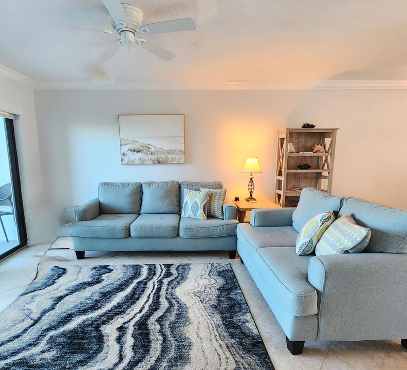 На продажу: $385,000 (2 спален, 2 ванн, 1078 Квадратных фут)