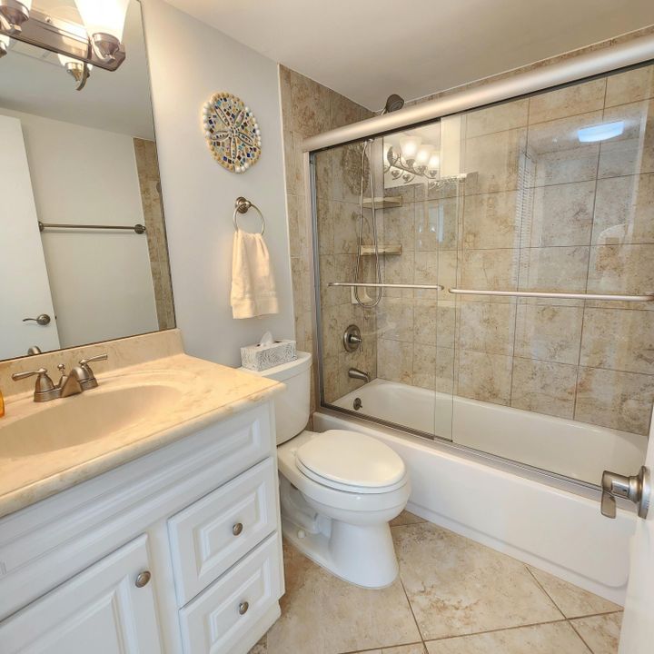 На продажу: $385,000 (2 спален, 2 ванн, 1078 Квадратных фут)