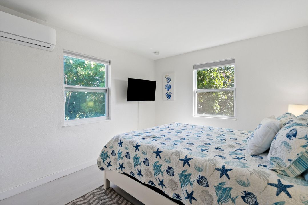 For Rent: $2,750 (3 beds, 1 baths, 870 Square Feet)