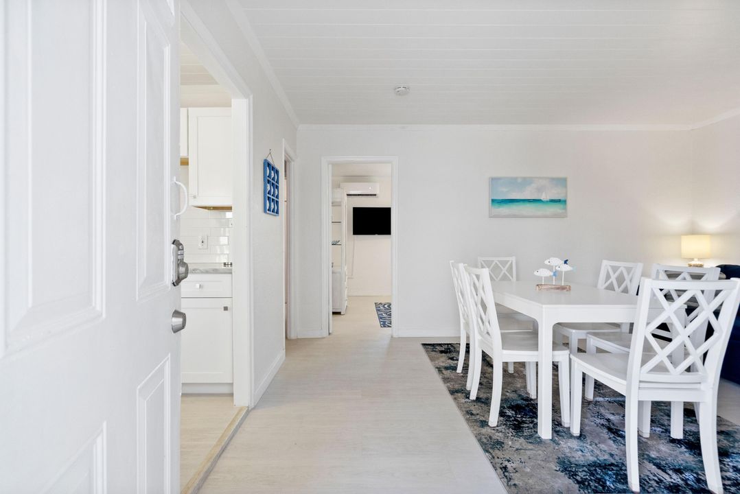 For Rent: $2,750 (3 beds, 1 baths, 870 Square Feet)