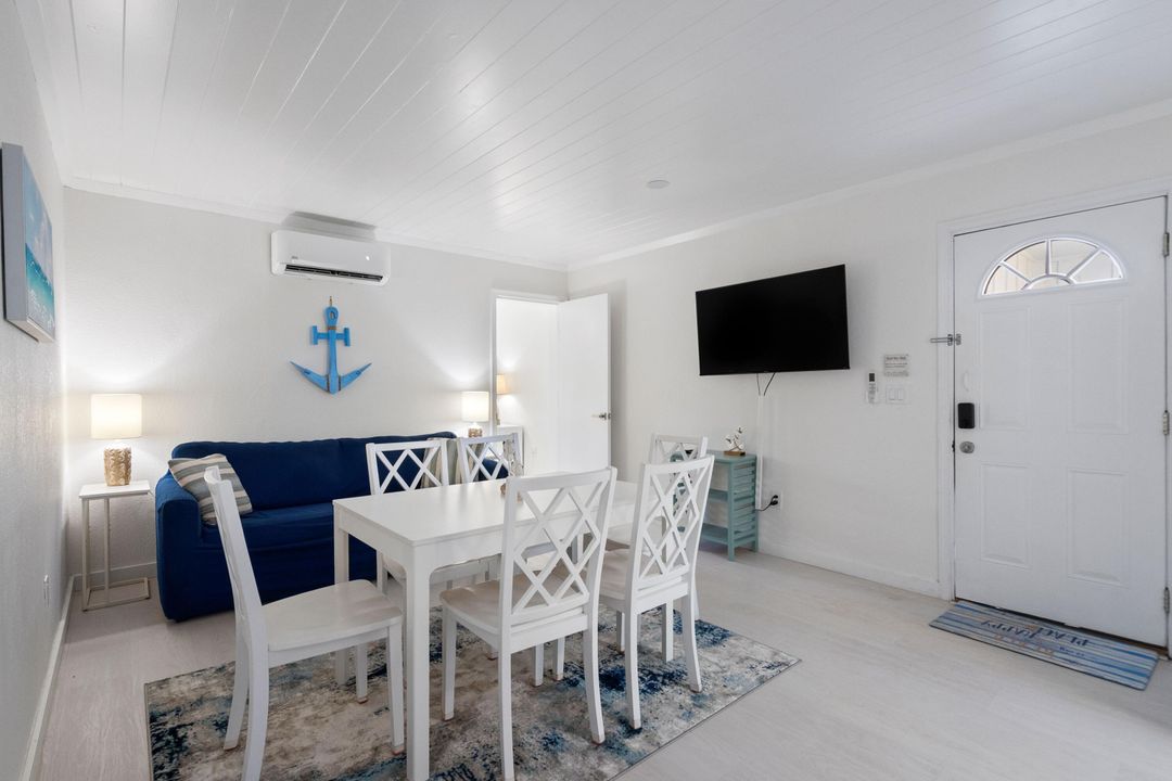 For Rent: $2,750 (3 beds, 1 baths, 870 Square Feet)