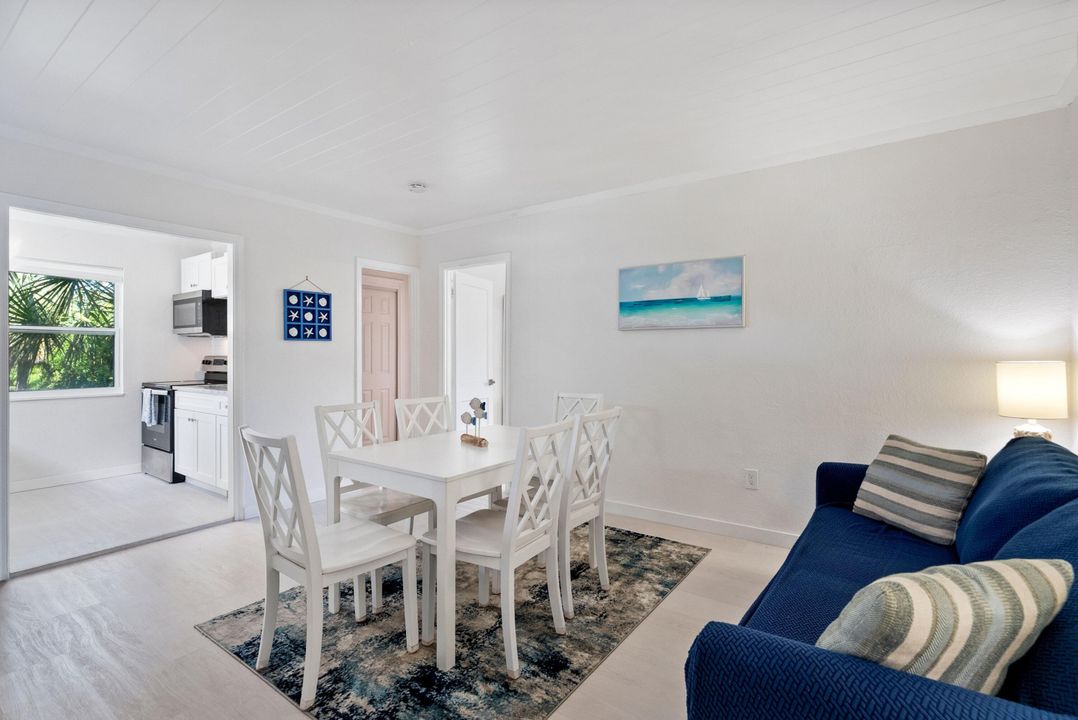 For Rent: $2,750 (3 beds, 1 baths, 870 Square Feet)