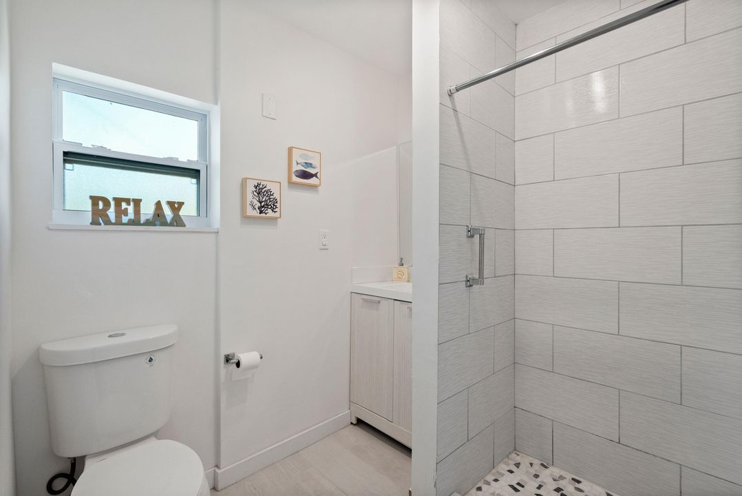 For Rent: $2,750 (3 beds, 1 baths, 870 Square Feet)