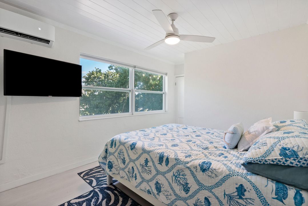 For Rent: $2,750 (3 beds, 1 baths, 870 Square Feet)