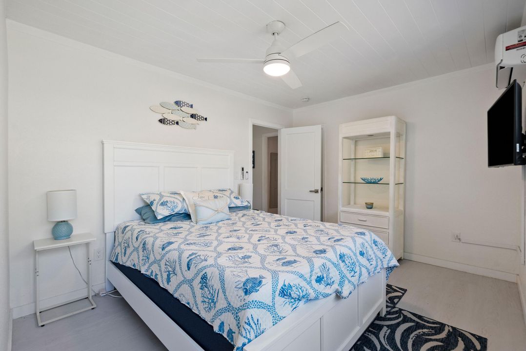 For Rent: $2,750 (3 beds, 1 baths, 870 Square Feet)