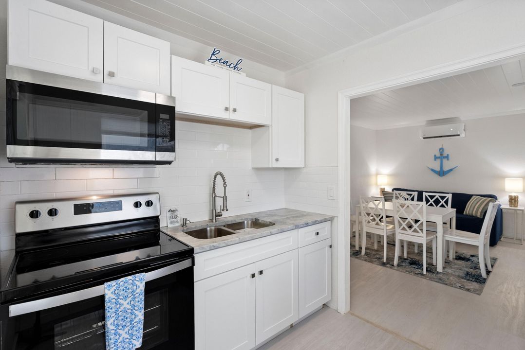 For Rent: $2,750 (3 beds, 1 baths, 870 Square Feet)