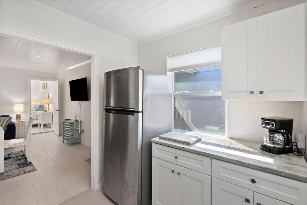 For Rent: $2,750 (3 beds, 1 baths, 870 Square Feet)