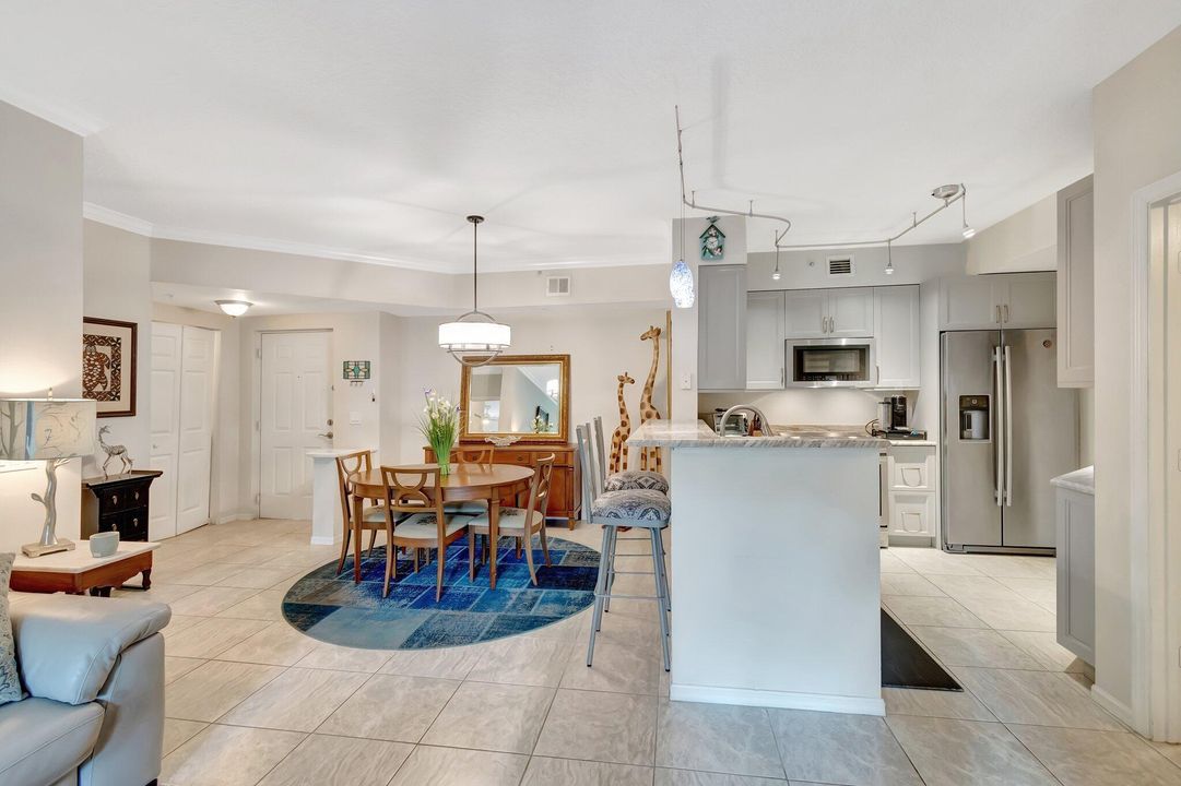 Active With Contract: $3,000 (2 beds, 2 baths, 1131 Square Feet)