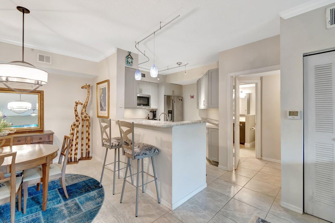 Active With Contract: $3,000 (2 beds, 2 baths, 1131 Square Feet)