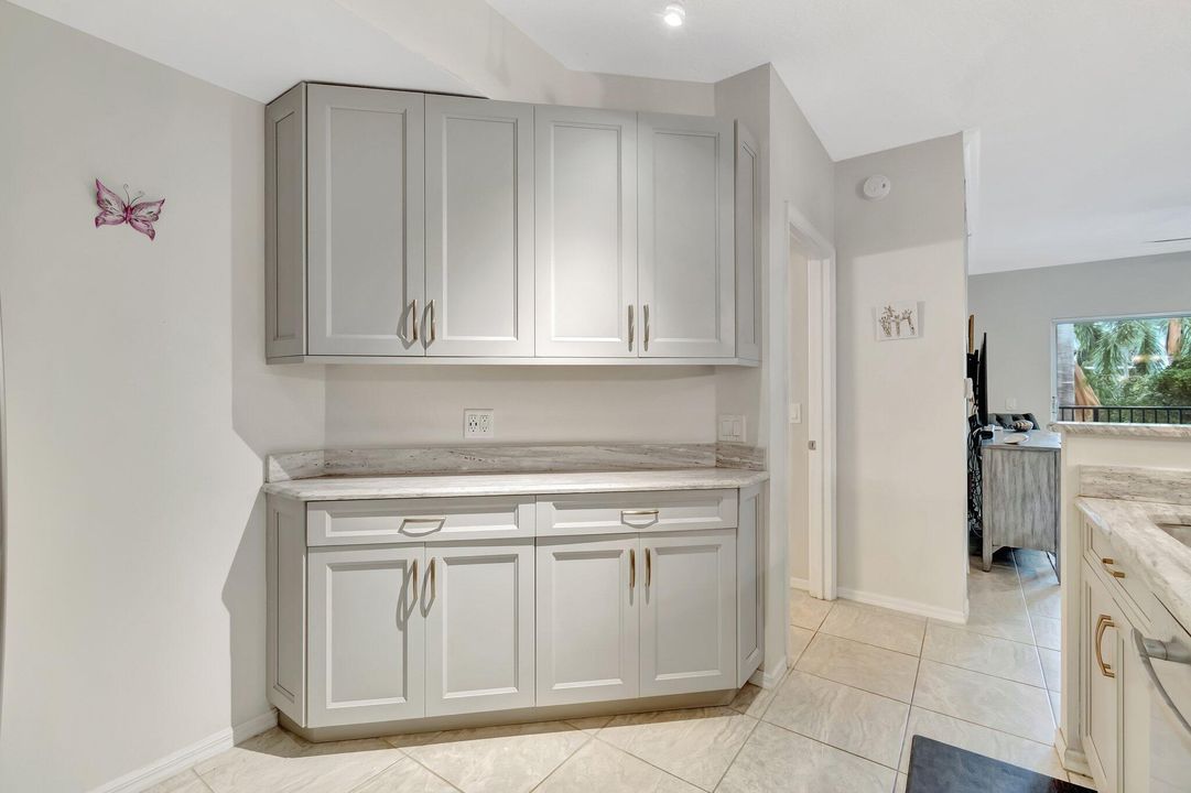 Active With Contract: $3,000 (2 beds, 2 baths, 1131 Square Feet)