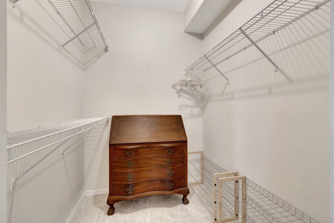 Active With Contract: $3,000 (2 beds, 2 baths, 1131 Square Feet)