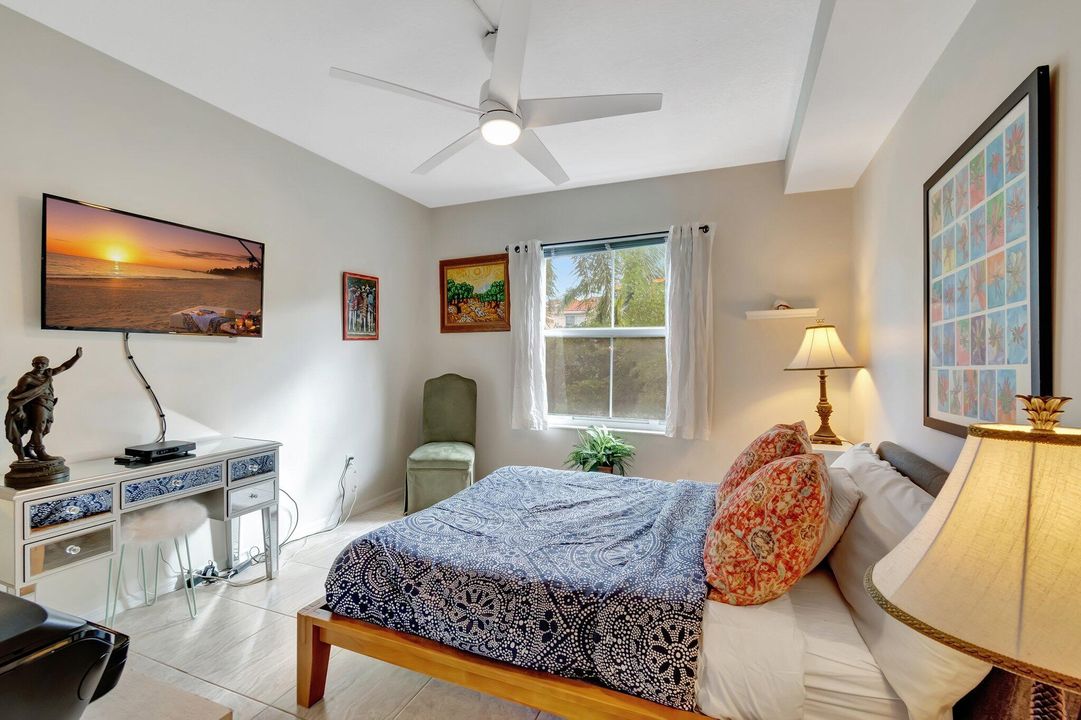 Active With Contract: $3,000 (2 beds, 2 baths, 1131 Square Feet)