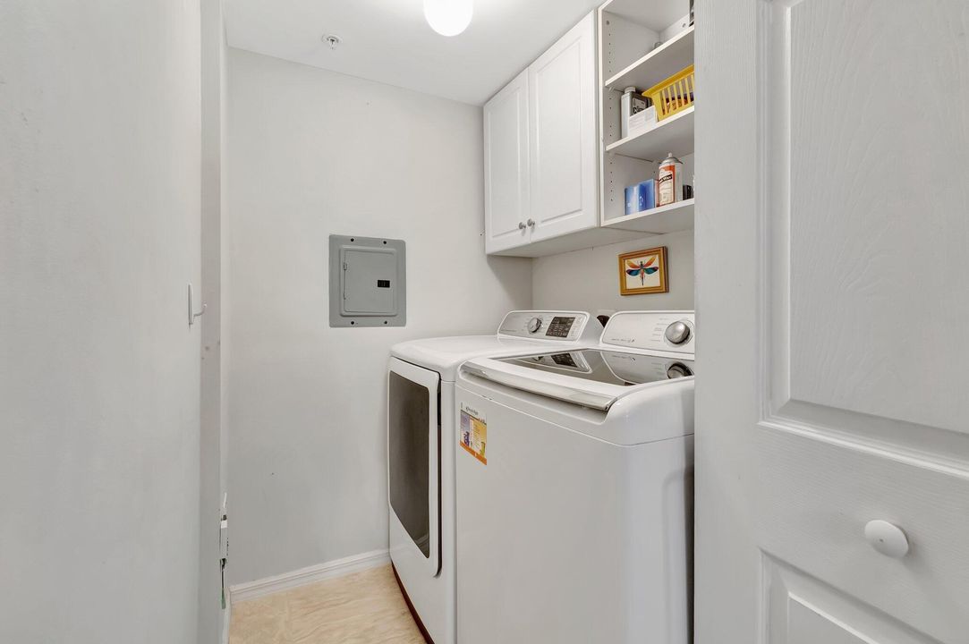 Active With Contract: $3,000 (2 beds, 2 baths, 1131 Square Feet)