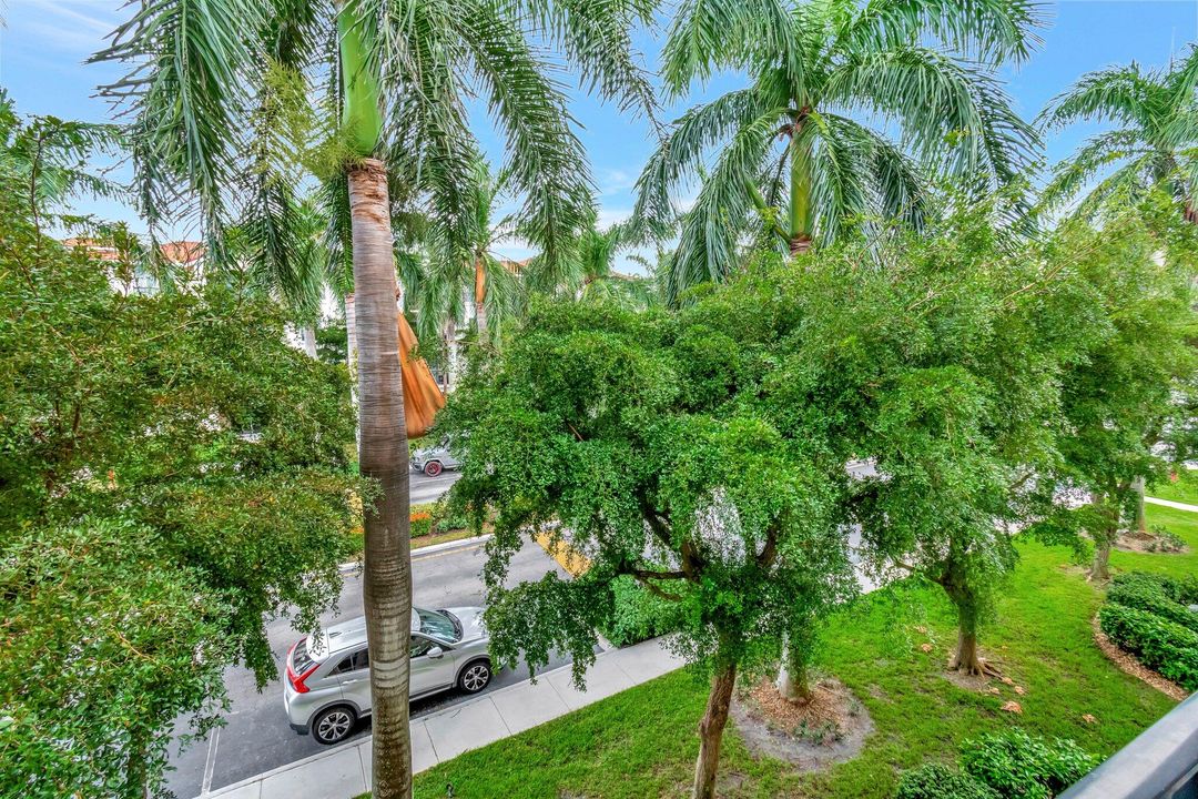 Active With Contract: $3,000 (2 beds, 2 baths, 1131 Square Feet)