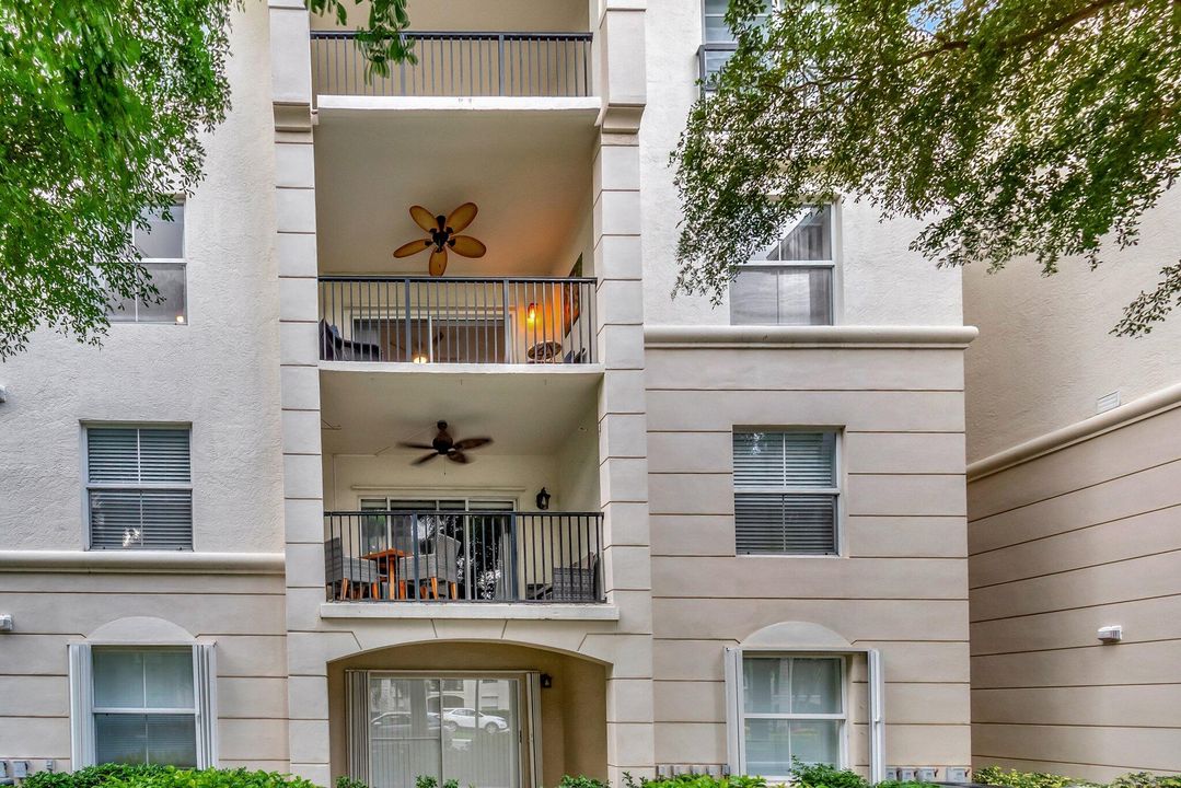 Active With Contract: $3,000 (2 beds, 2 baths, 1131 Square Feet)