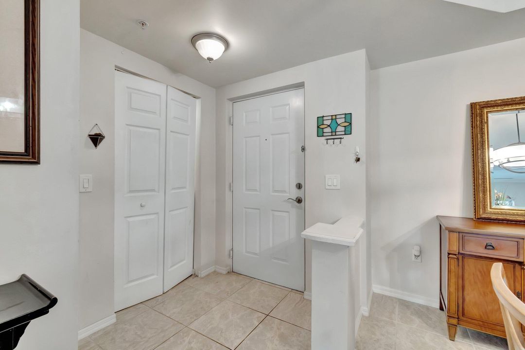 Active With Contract: $3,000 (2 beds, 2 baths, 1131 Square Feet)