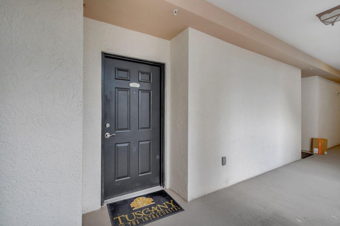 Active With Contract: $3,000 (2 beds, 2 baths, 1131 Square Feet)