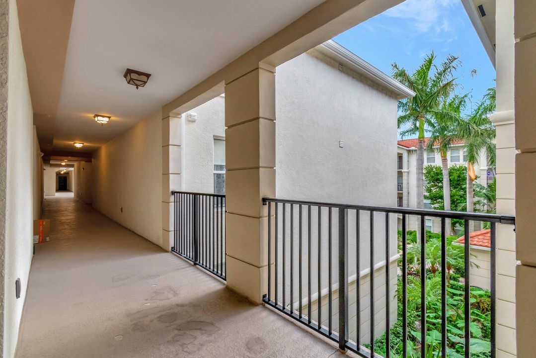 Active With Contract: $3,000 (2 beds, 2 baths, 1131 Square Feet)