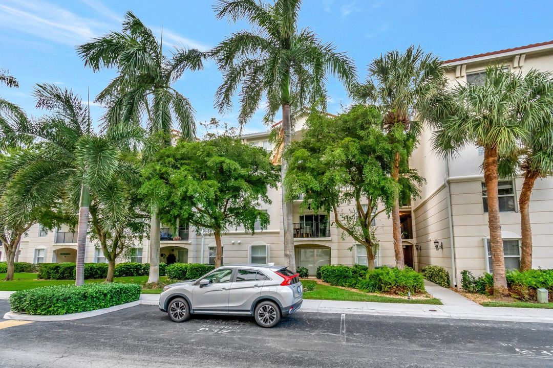 Active With Contract: $3,000 (2 beds, 2 baths, 1131 Square Feet)