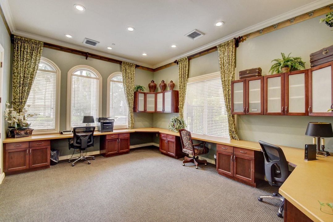 Active With Contract: $3,000 (2 beds, 2 baths, 1131 Square Feet)