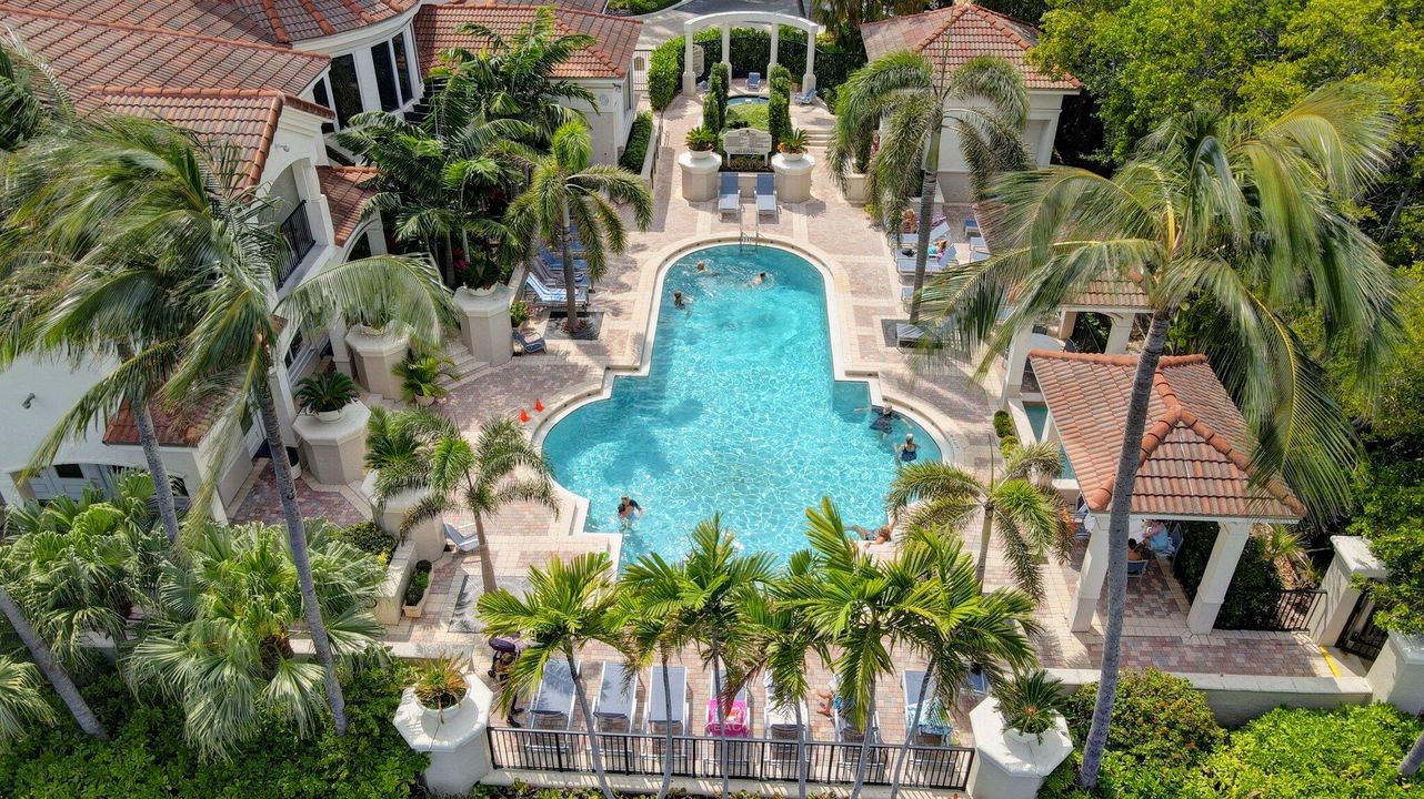 Active With Contract: $3,000 (2 beds, 2 baths, 1131 Square Feet)