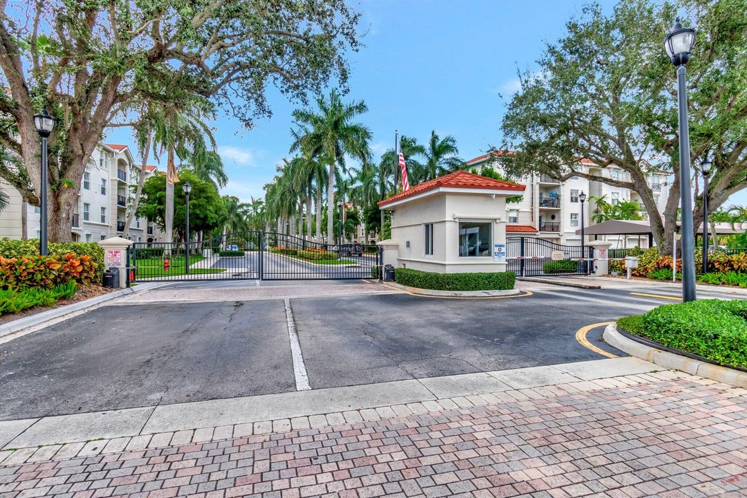 Active With Contract: $3,000 (2 beds, 2 baths, 1131 Square Feet)