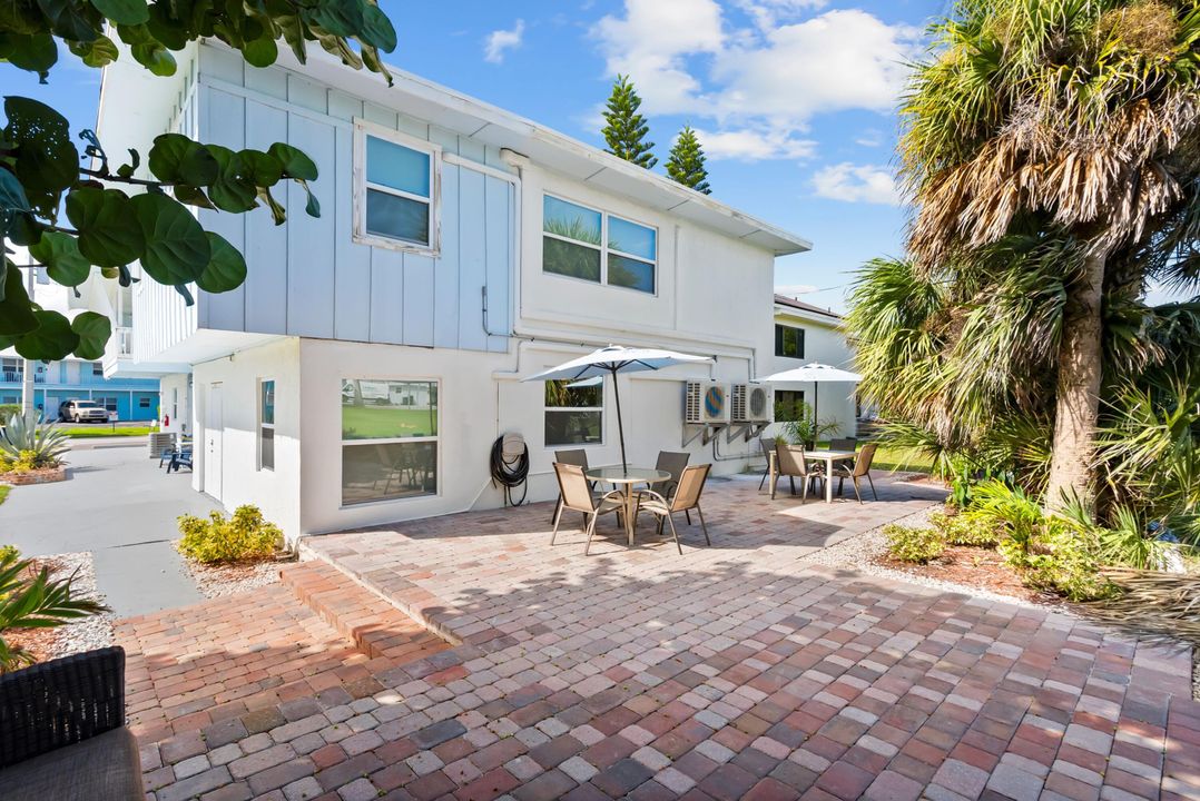 For Rent: $2,750 (3 beds, 1 baths, 870 Square Feet)