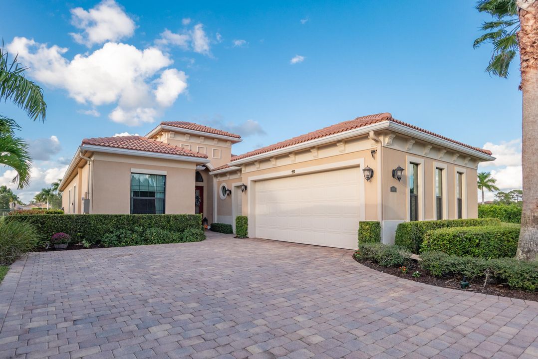 For Sale: $1,199,000 (3 beds, 3 baths, 2574 Square Feet)