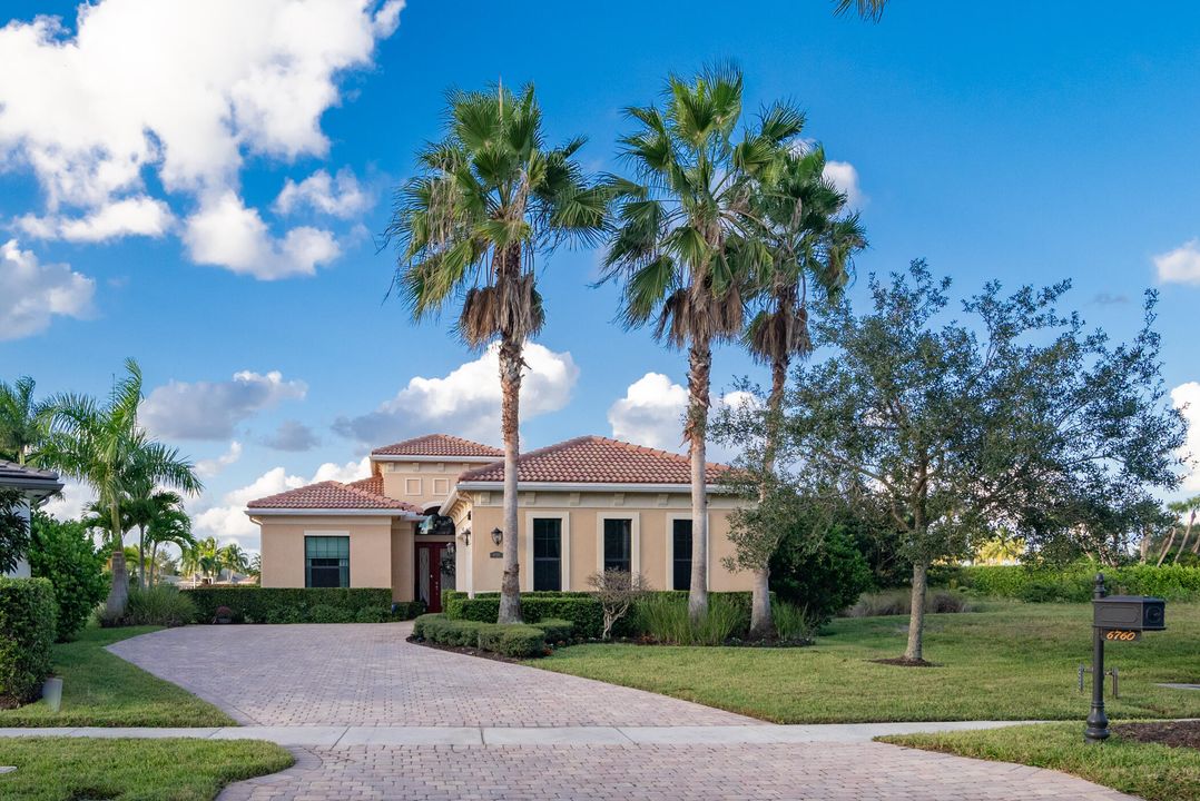 For Sale: $1,199,000 (3 beds, 3 baths, 2574 Square Feet)