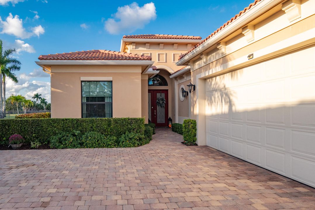 For Sale: $1,199,000 (3 beds, 3 baths, 2574 Square Feet)