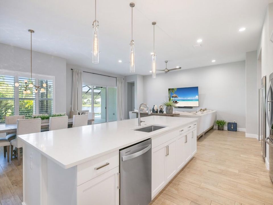 待售: $708,000 (3 贝兹, 3 浴室, 2590 平方英尺)