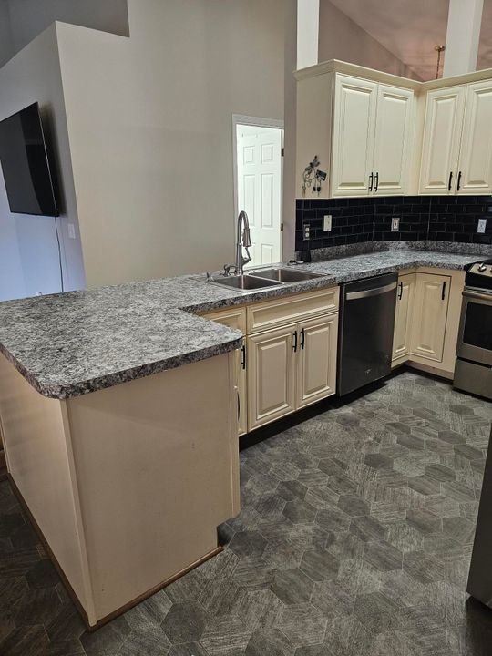 For Sale: $459,000 (3 beds, 2 baths, 1585 Square Feet)