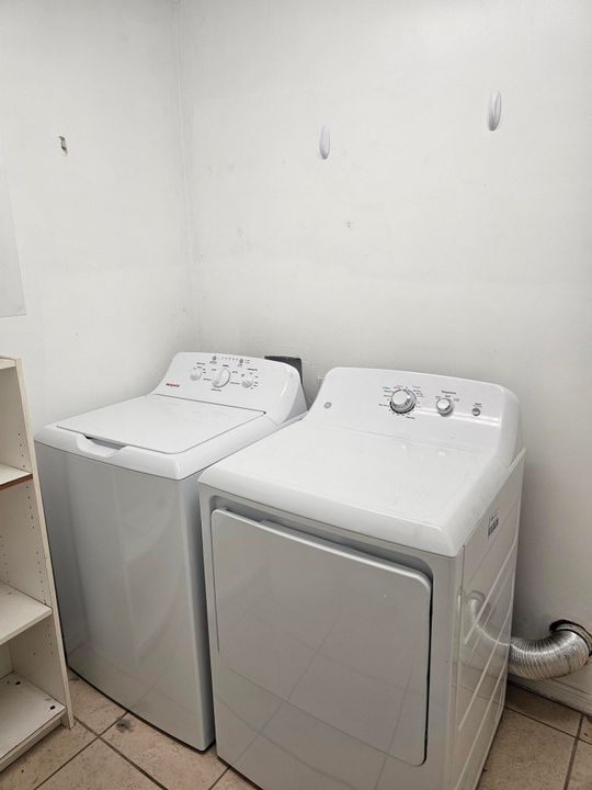 For Sale: $459,000 (3 beds, 2 baths, 1585 Square Feet)