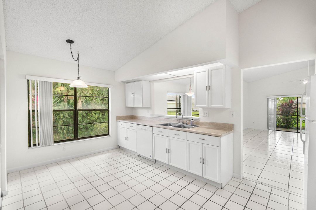 For Sale: $465,000 (2 beds, 2 baths, 1546 Square Feet)