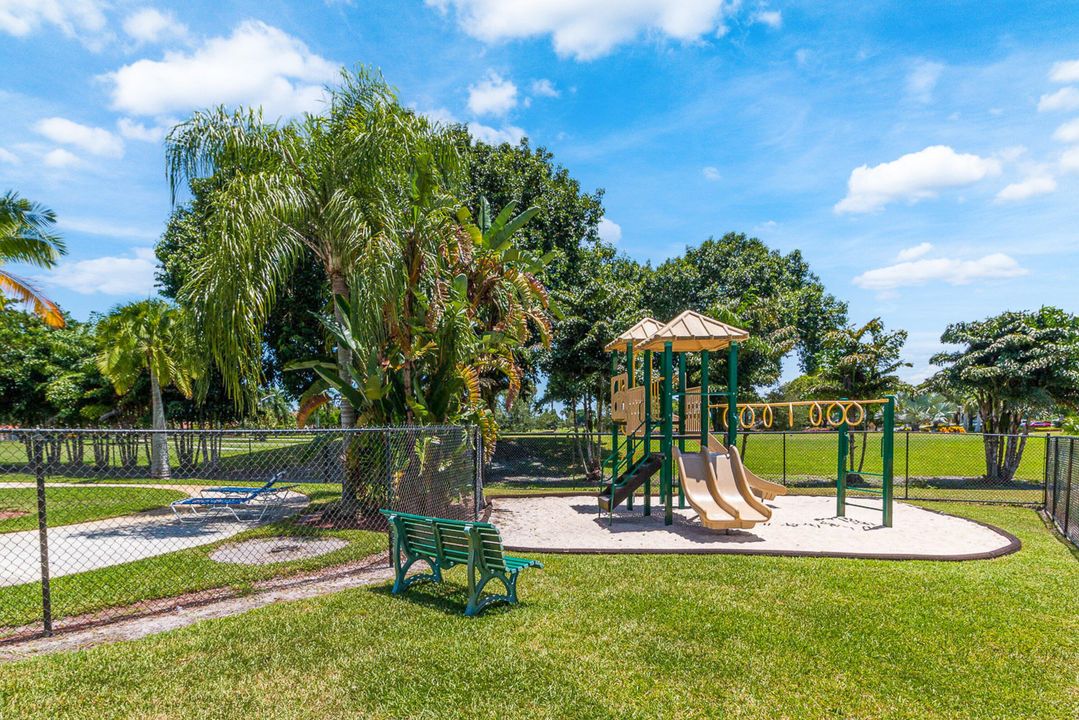 For Sale: $465,000 (2 beds, 2 baths, 1546 Square Feet)