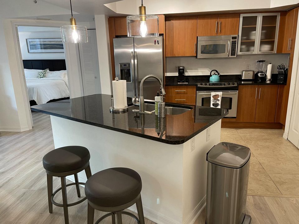 合同活跃: $3,500 (2 贝兹, 2 浴室, 1118 平方英尺)