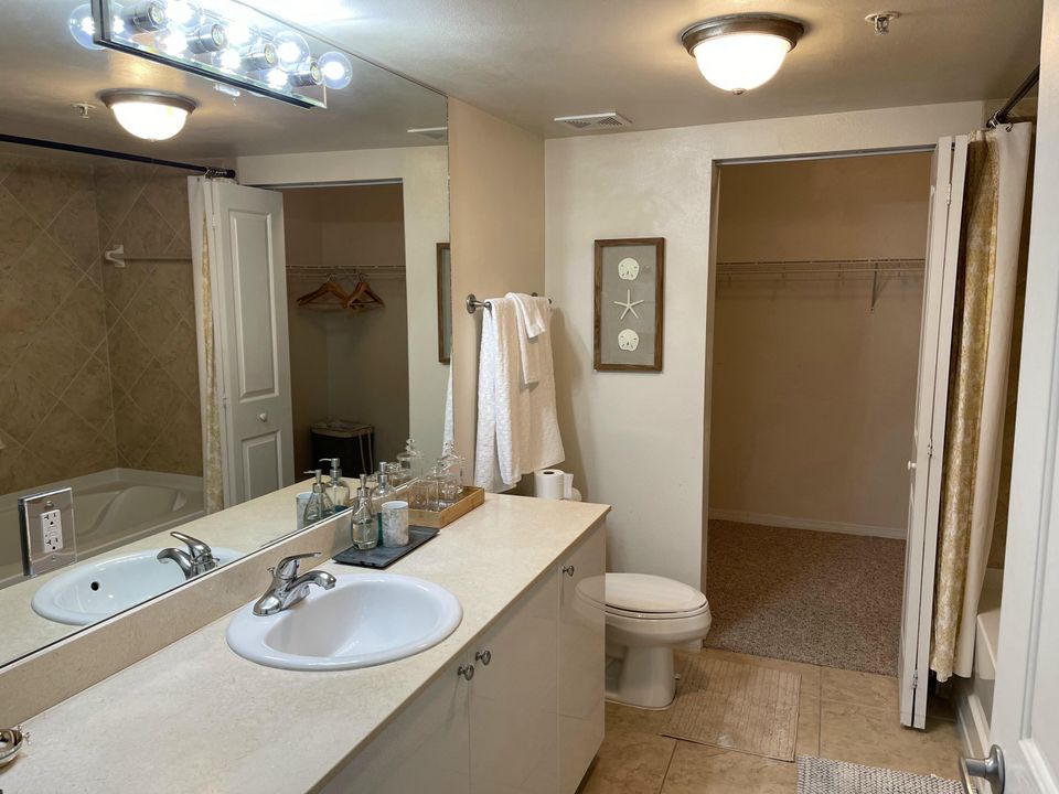 合同活跃: $3,500 (2 贝兹, 2 浴室, 1118 平方英尺)