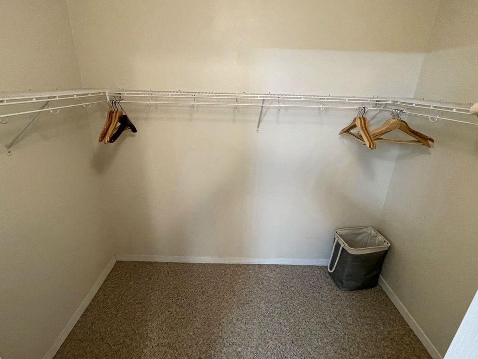 合同活跃: $3,500 (2 贝兹, 2 浴室, 1118 平方英尺)