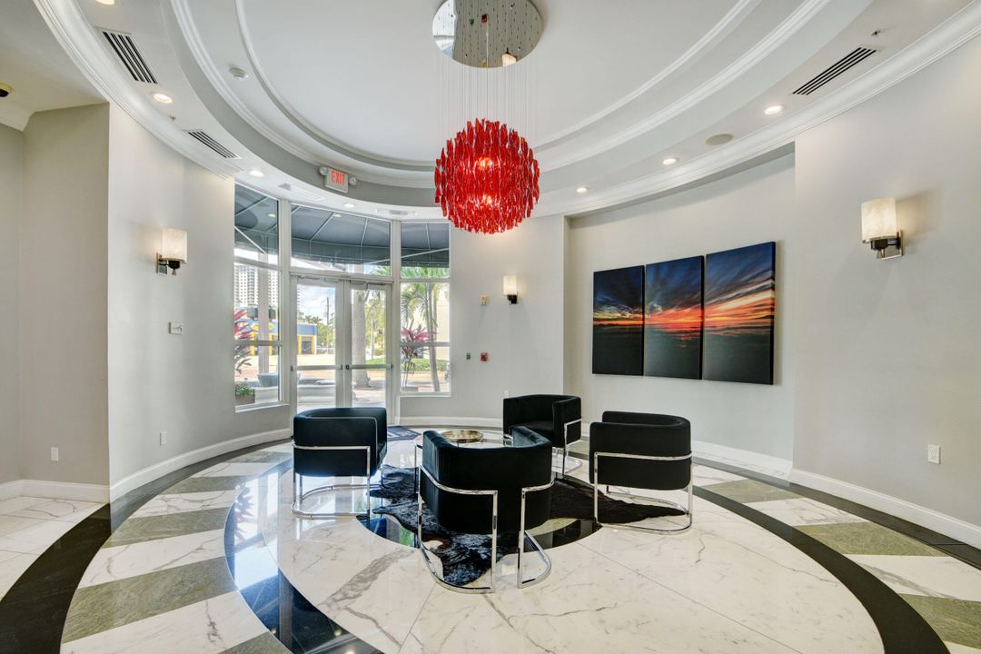 合同活跃: $3,500 (2 贝兹, 2 浴室, 1118 平方英尺)