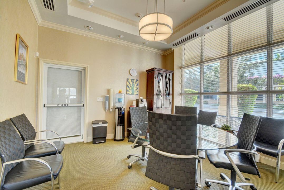 合同活跃: $3,500 (2 贝兹, 2 浴室, 1118 平方英尺)