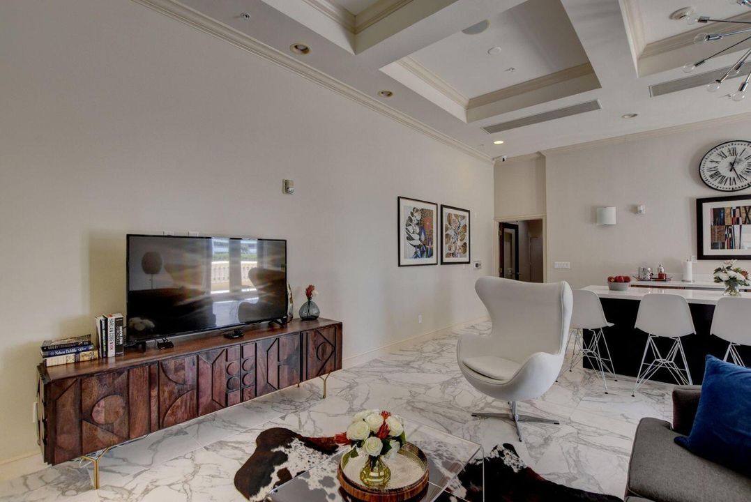 合同活跃: $3,500 (2 贝兹, 2 浴室, 1118 平方英尺)