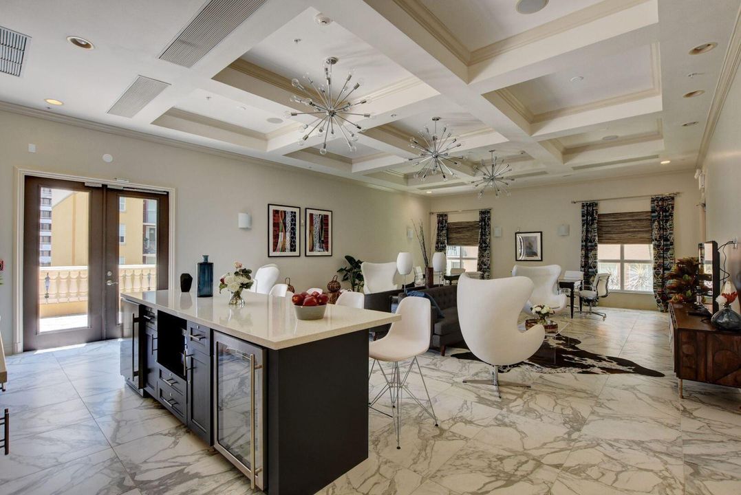 合同活跃: $3,500 (2 贝兹, 2 浴室, 1118 平方英尺)