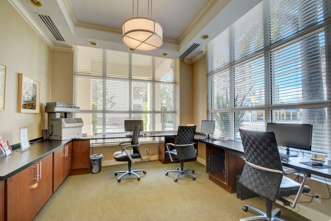 合同活跃: $3,500 (2 贝兹, 2 浴室, 1118 平方英尺)