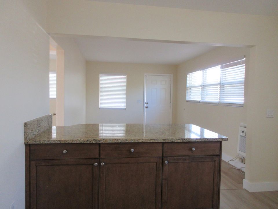 Active With Contract: $1,750 (2 beds, 1 baths, 750 Square Feet)