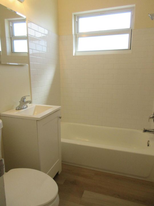 Active With Contract: $1,750 (2 beds, 1 baths, 750 Square Feet)