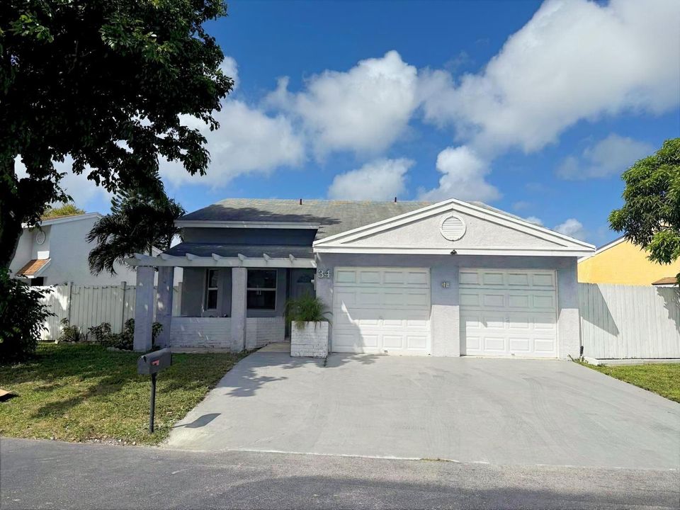 Recently Rented: $3,400 (4 beds, 2 baths, 1307 Square Feet)