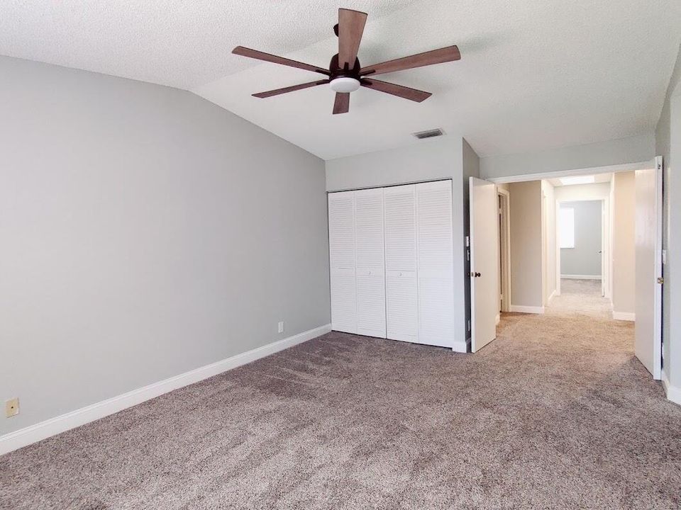 合同活跃: $3,350 (3 贝兹, 2 浴室, 1728 平方英尺)