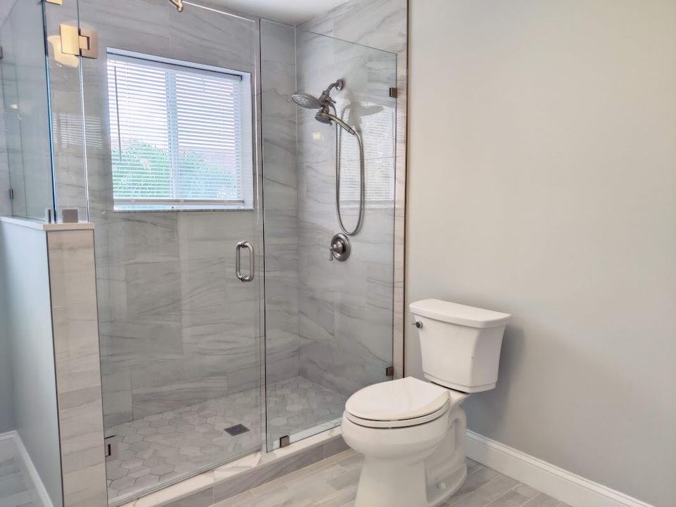 合同活跃: $3,350 (3 贝兹, 2 浴室, 1728 平方英尺)