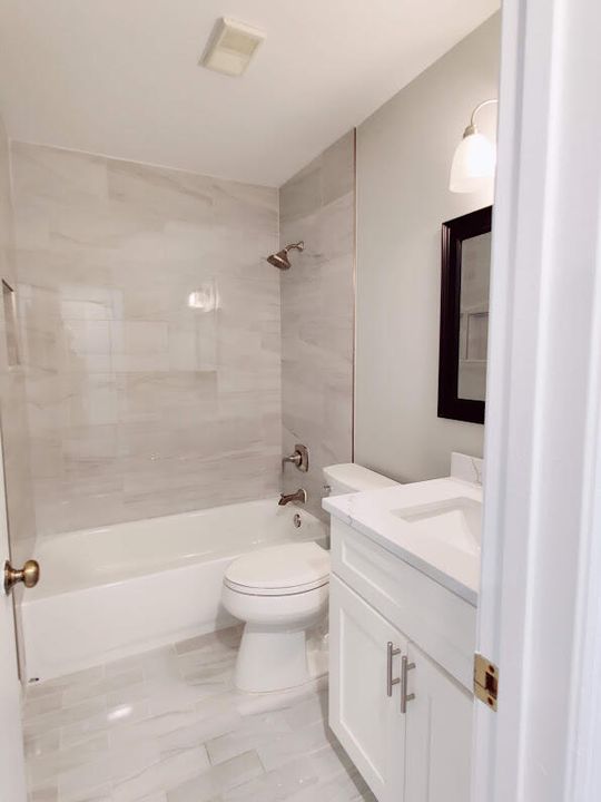 合同活跃: $3,350 (3 贝兹, 2 浴室, 1728 平方英尺)